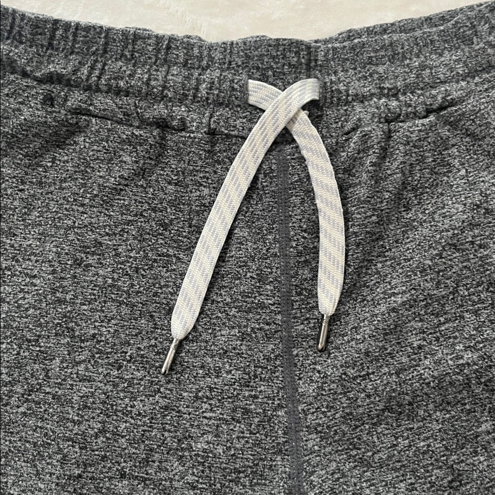 Vuori Heather Gray Women's Joggers - Picture 7 of 8